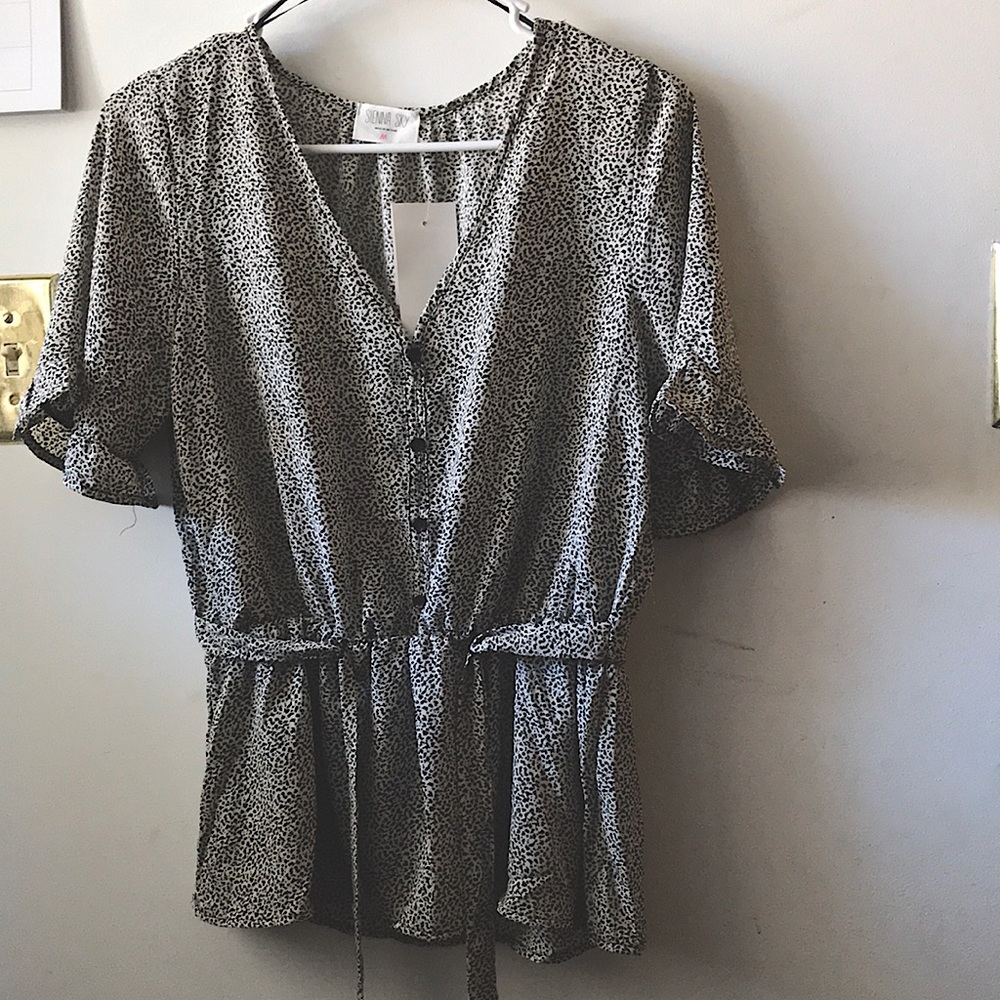 Summer style blouse with tags!